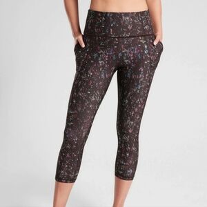 Athleta Lightning City Lights Capri Tight, Black #532367 Size M